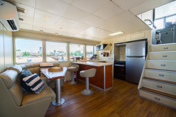 Haruku Yacht Charter